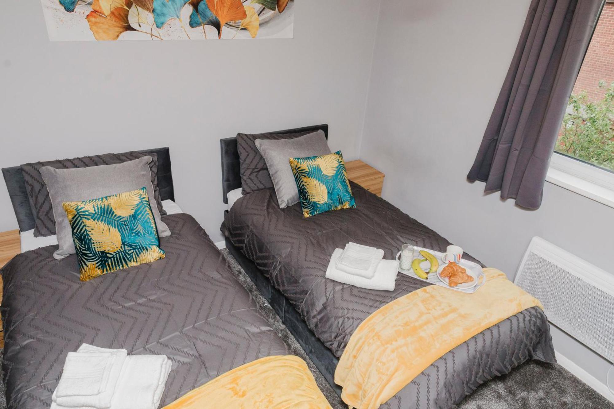 Samuel Place Holiday home Corby
