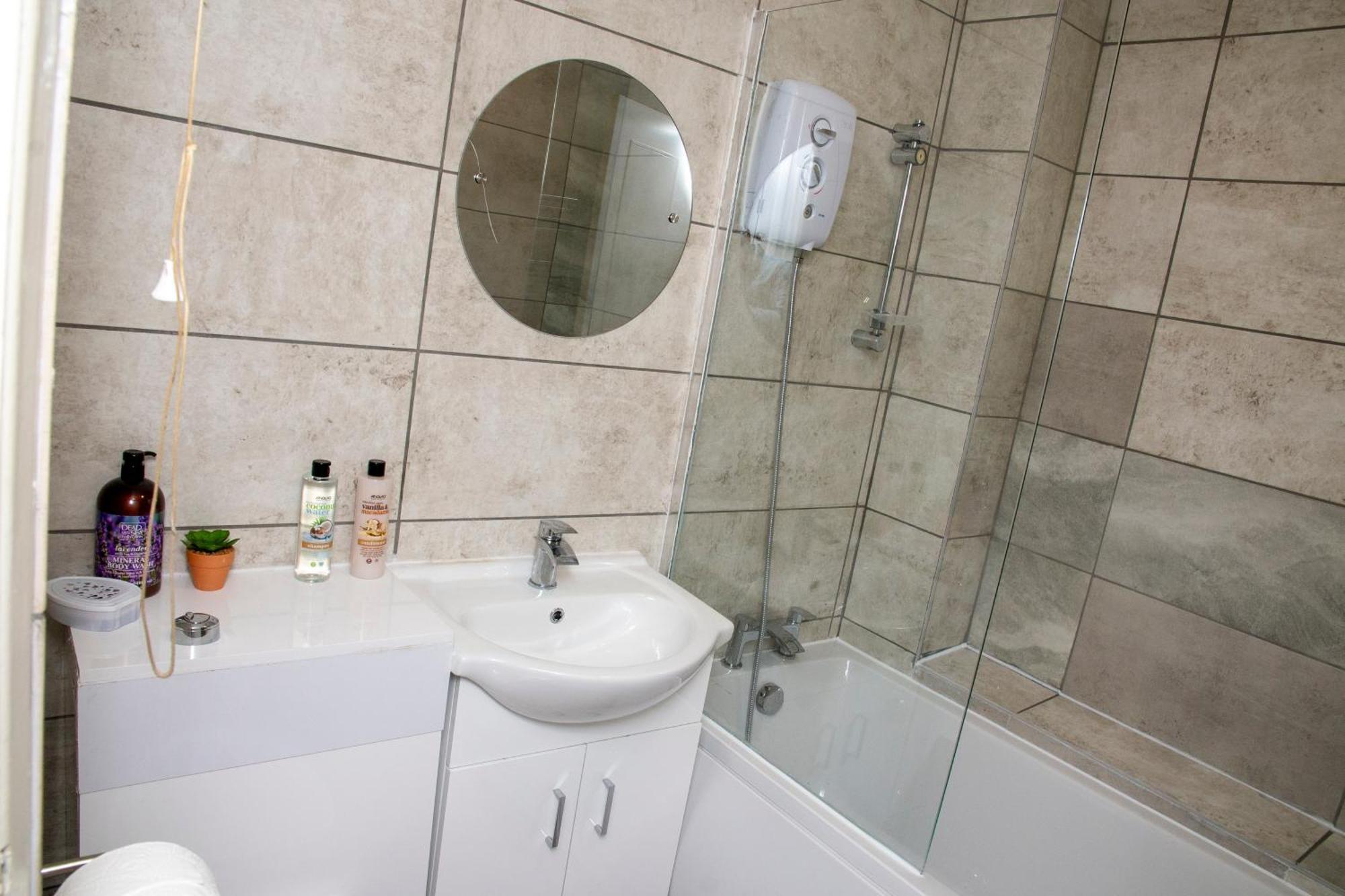 Samuel Place Holiday home Corby