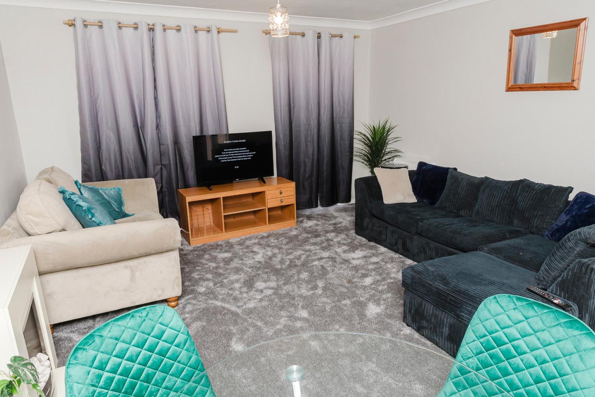 Samuel Place Holiday home Corby
